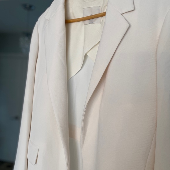 Aritzia Esteli Blazer. light birch. Size Small - Picture 7 of 7